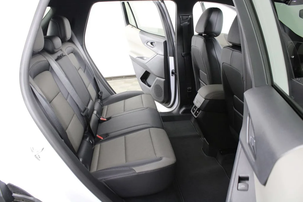 New 2027 Summit White Chevrolet LT image 13
