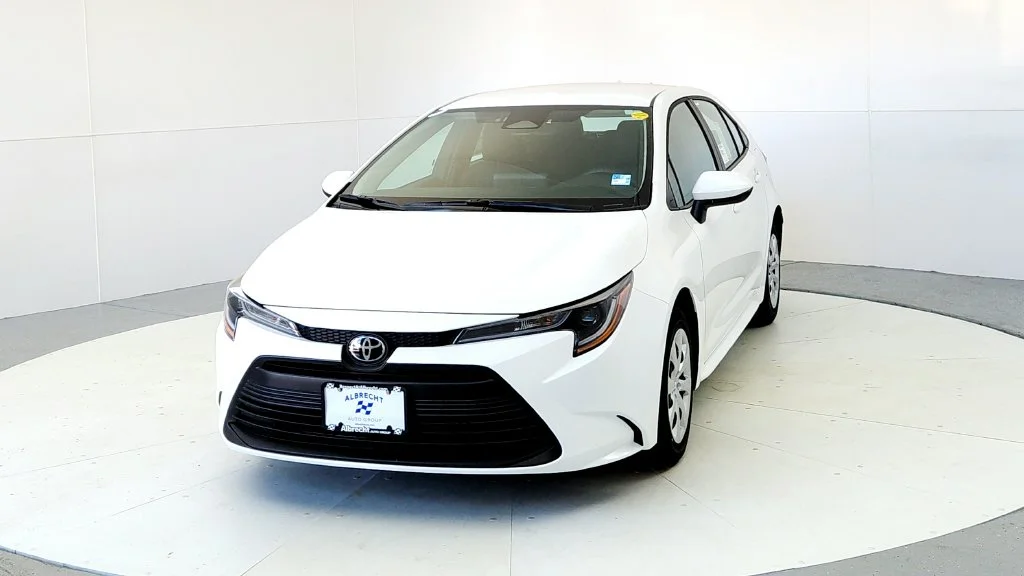 New 2027 Ice Cap Toyota LE image 2