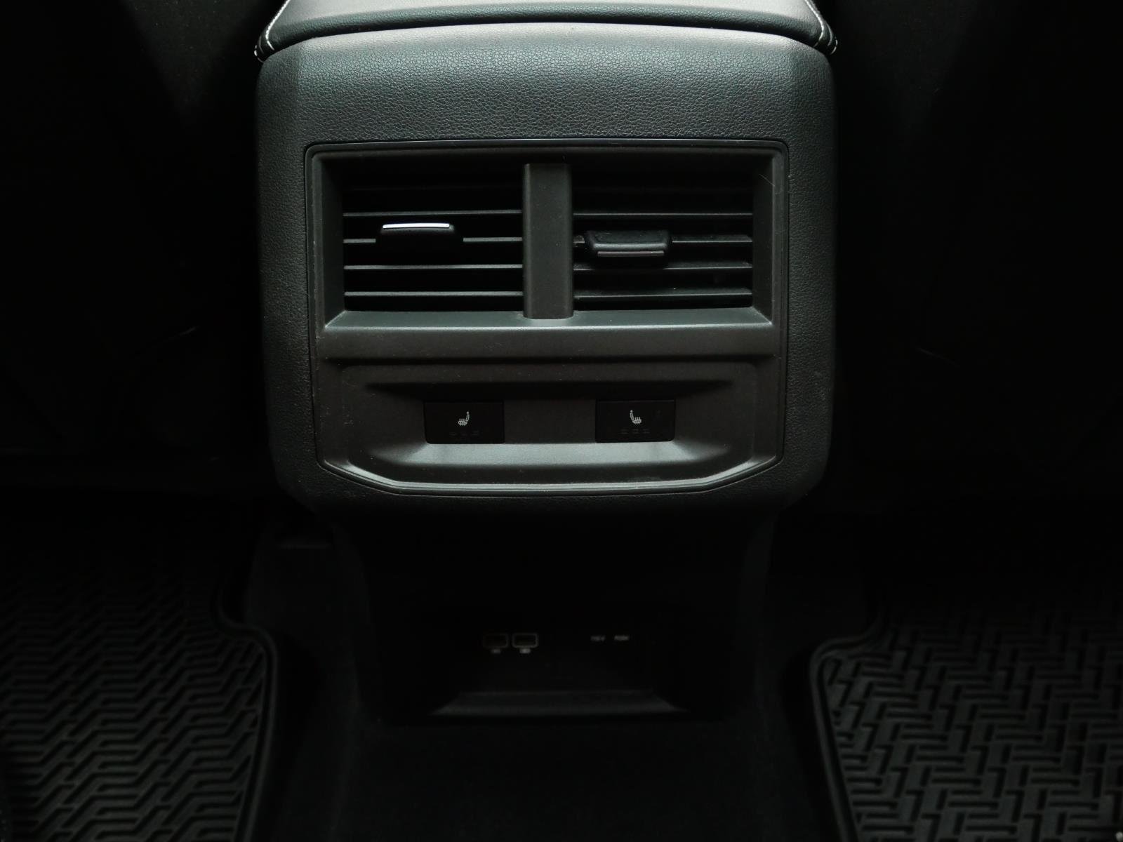 Used 2020 Deep Black Pearl Volkswagen 3.6L V6 SEL Premium image 28