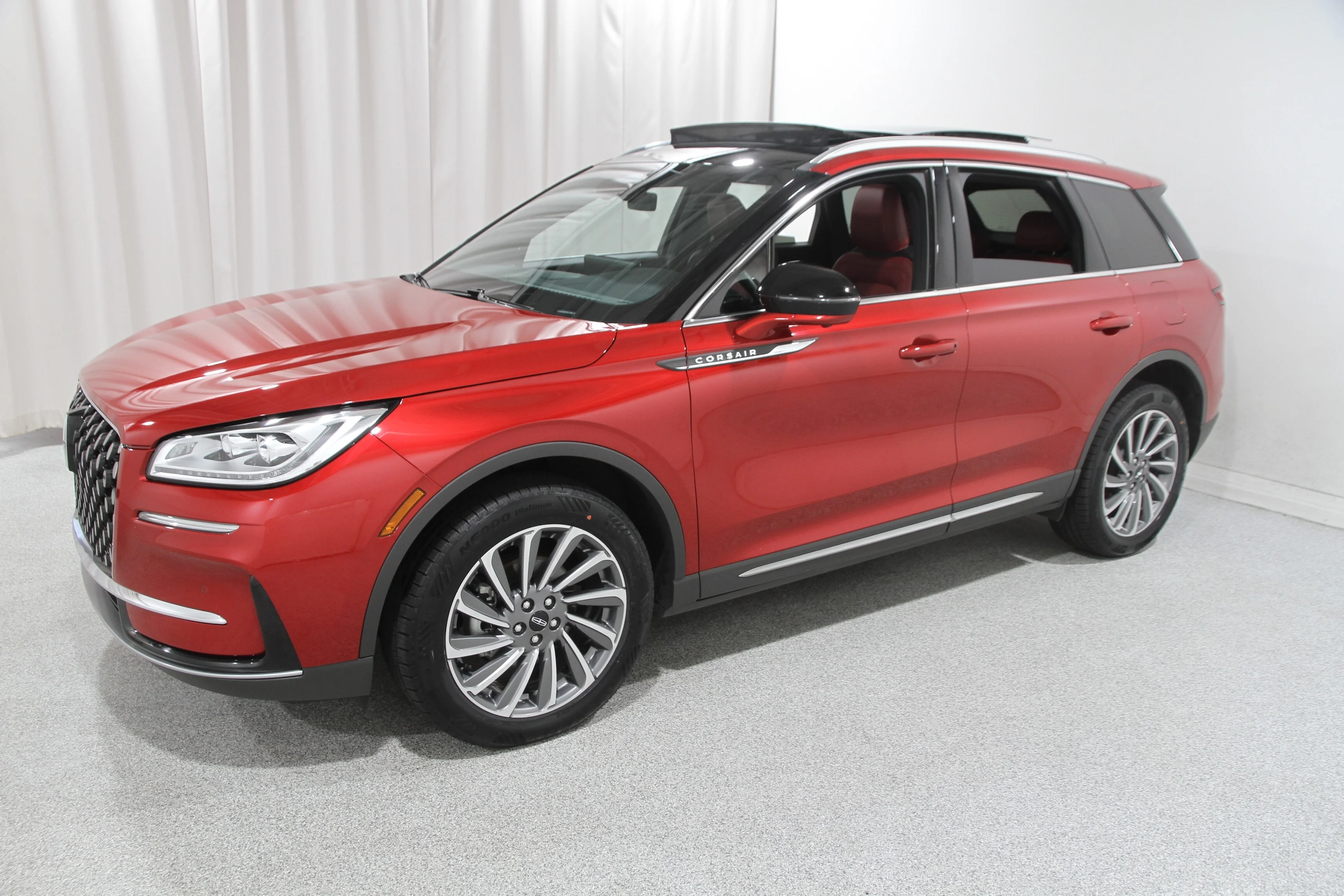 Used 2023 RED Lincoln Reserve image 3