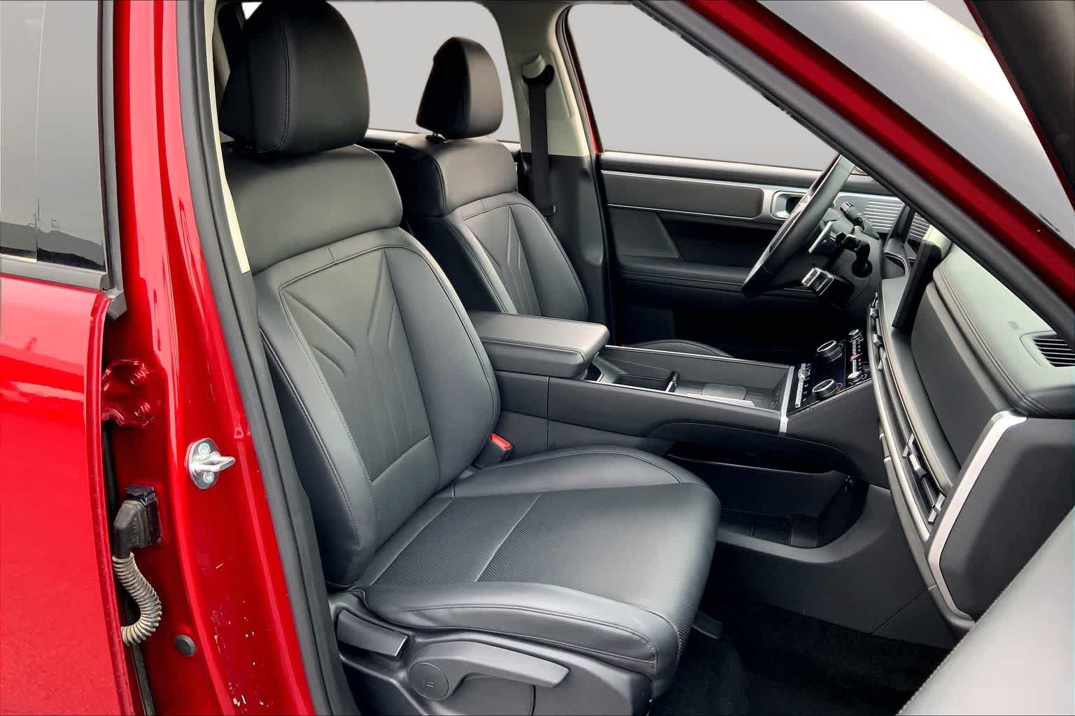 Used 2025 Ultimate Red Hyundai SEL image 9