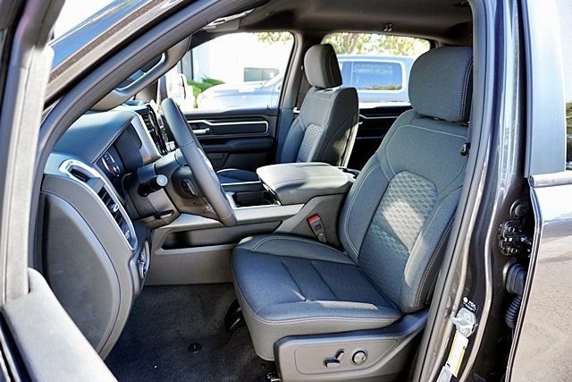 New 2026 Granite Crystal Metallic Clear-Coat Exterior Paint RAM Big Horn Sport Appearance Edition image 22