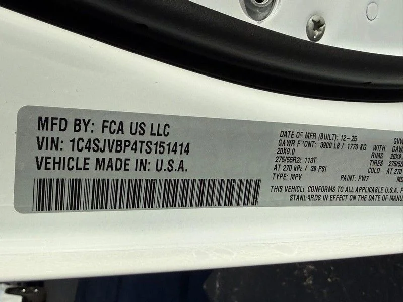 New 2026 Bright White Clear-Coat Exterior Paint Jeep Limited image 17
