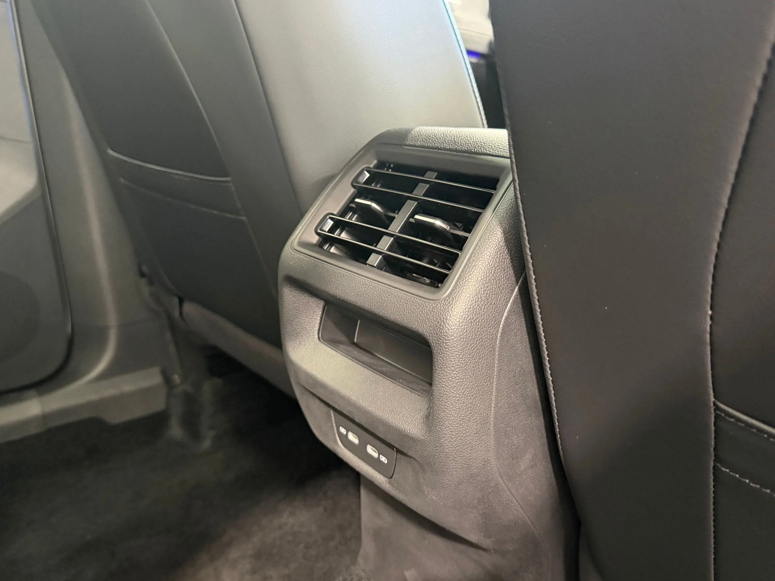 New 2026 White Volkswagen 2.0T SE R-Line Black image 41