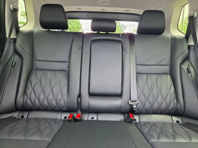 New 2026 Boulder Gray Pearl / Super Black Two-tone Nissan Platinum image 12