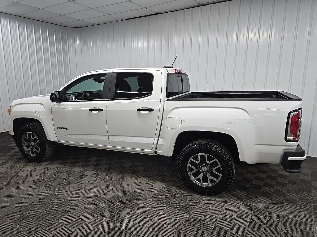 Used 2022 Summit White GMC AT4 w/Leather image 4
