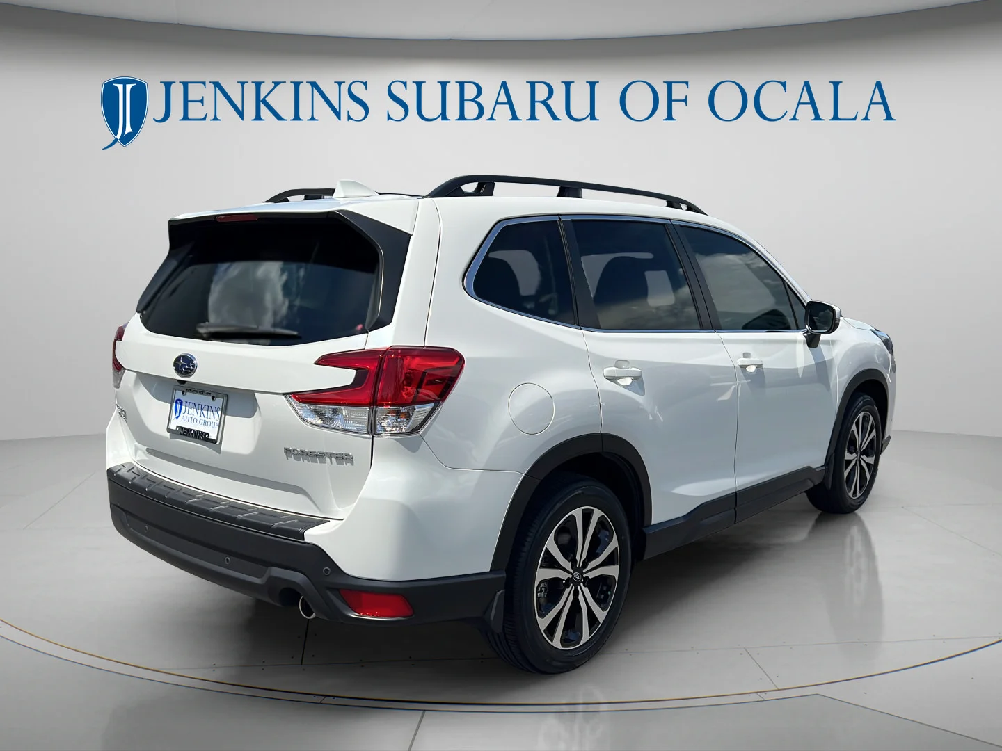Used 2023 Crystal White Pearl Subaru Limited image 3