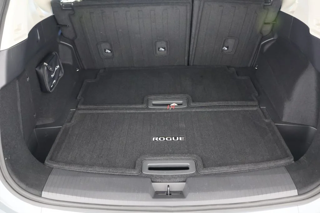 Used 2025 Boulder Gray Nissan SL image 20