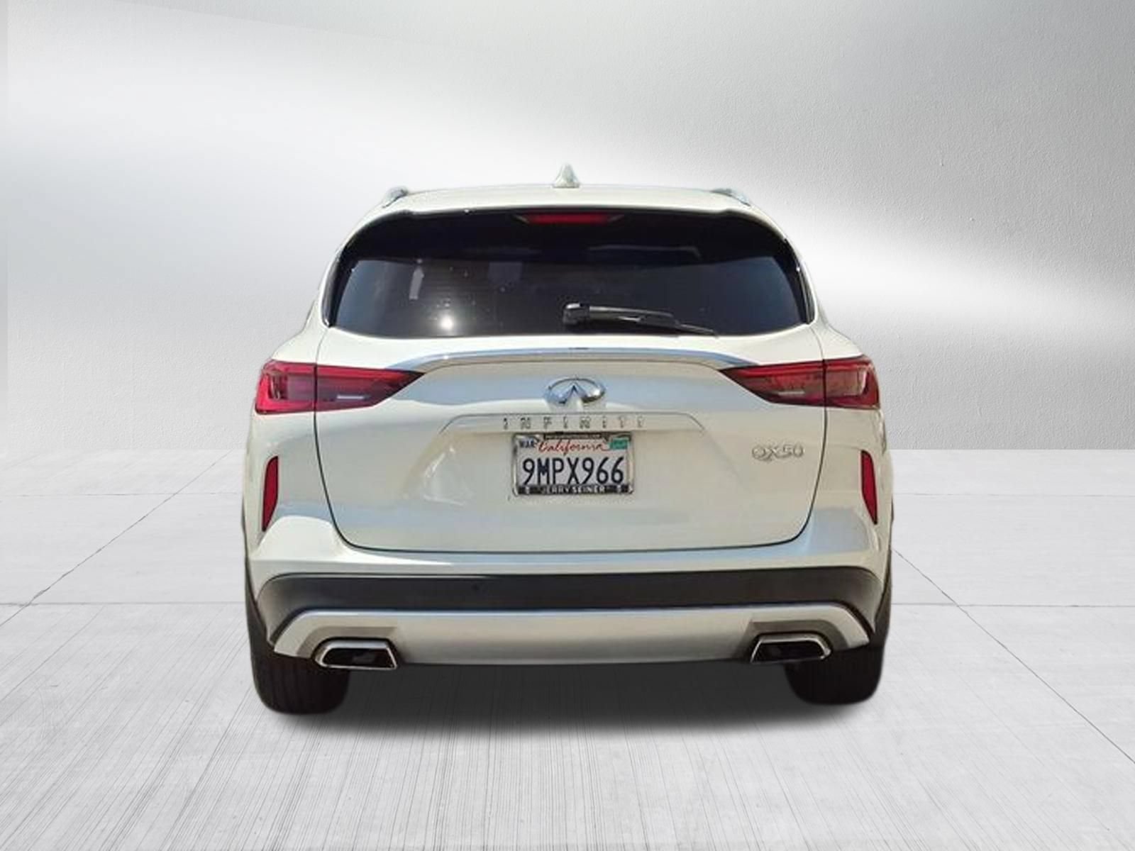 Certified Used 2020 Majestic White INFINITI LUXE image 4