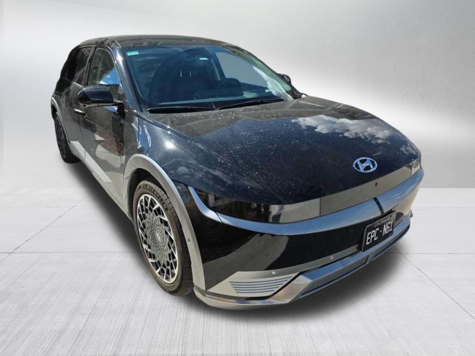 Certified Used 2024 Abyss Black Hyundai Limited image 3