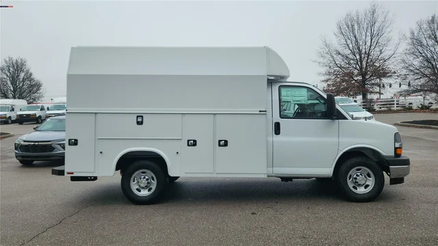 2025 Chevrolet Express Cutaway 3500 1WT