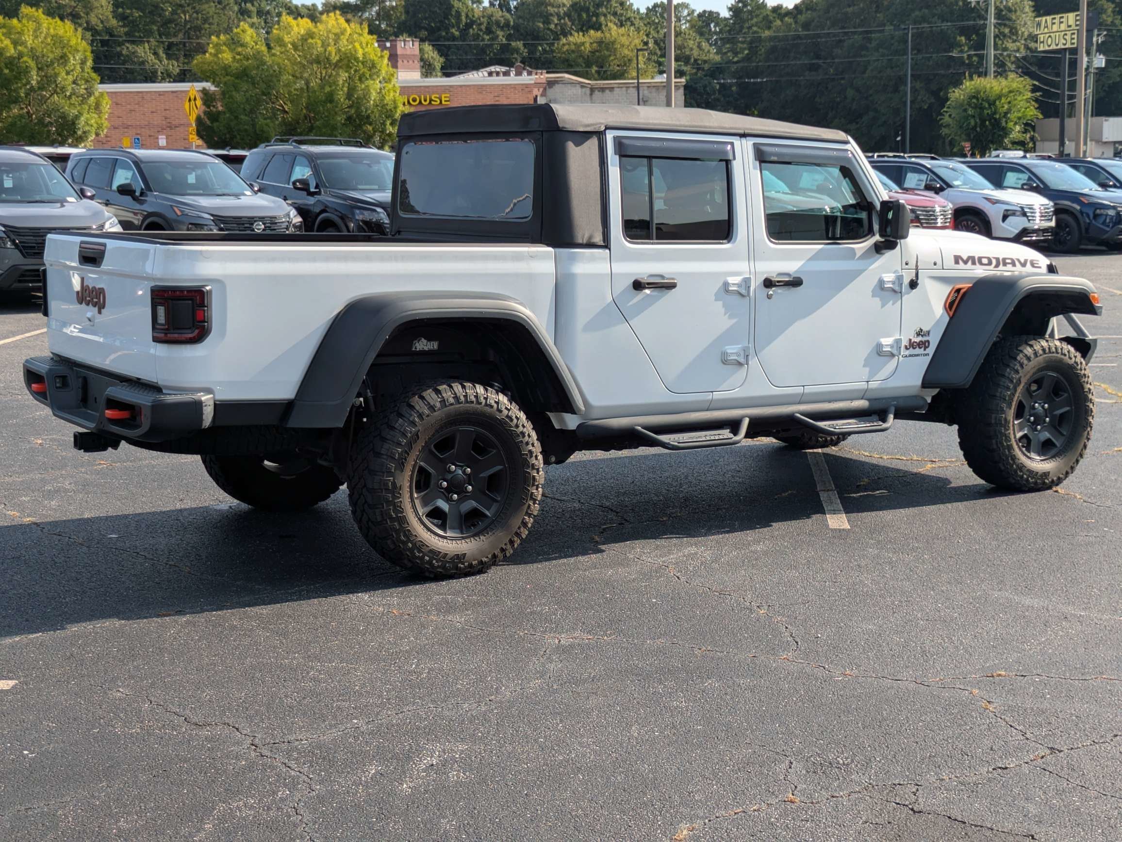 Used 2021 White Jeep Mojave image 3