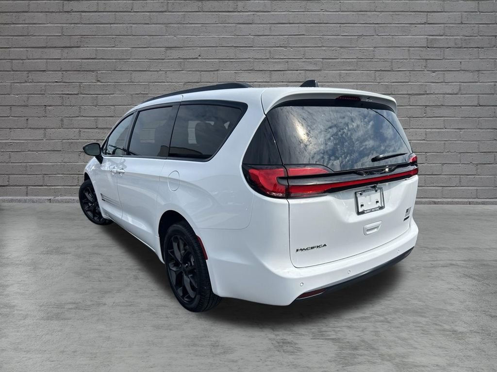 New 2027 Bright White Clear-Coat Exterior Paint Chrysler Select image 5
