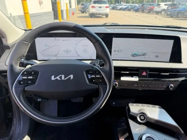Used 2023 Aurora Black Pearl Kia Wind image 9