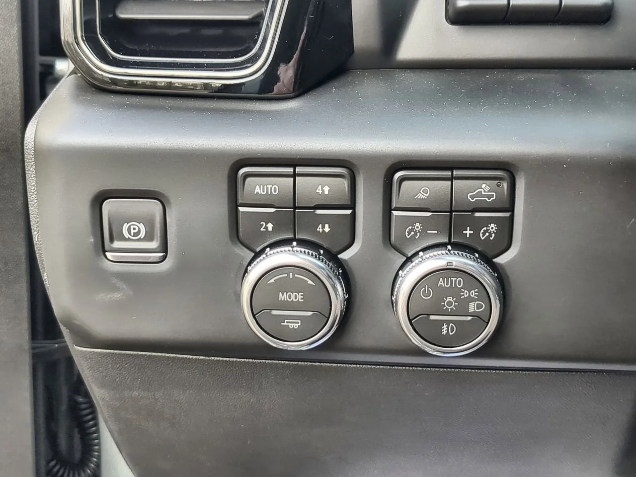 New 2026 Sterling Metallic GMC AT4X image 18