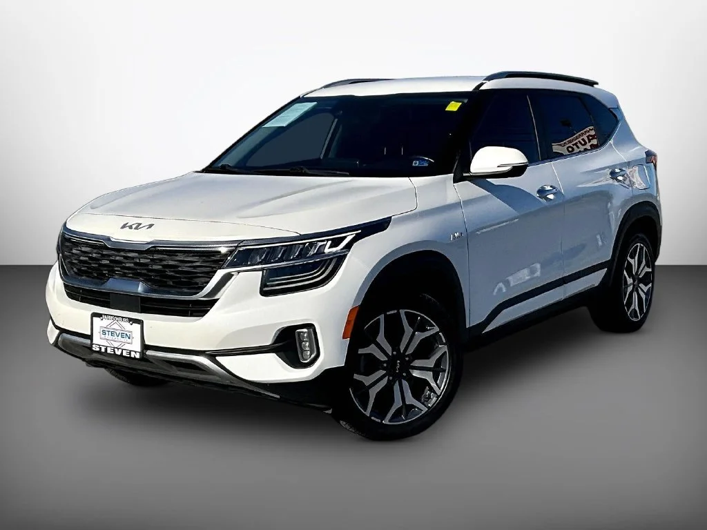 Used 2023 White Kia SX image 3