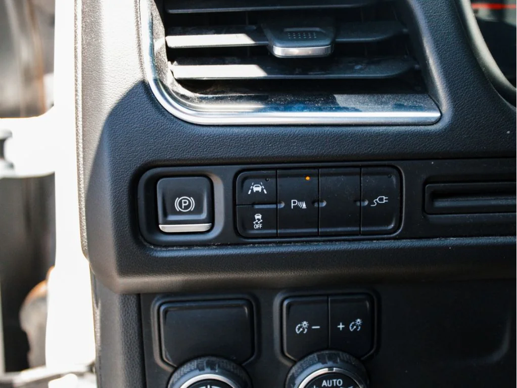 Used 2022 Summit White Chevrolet LS image 11