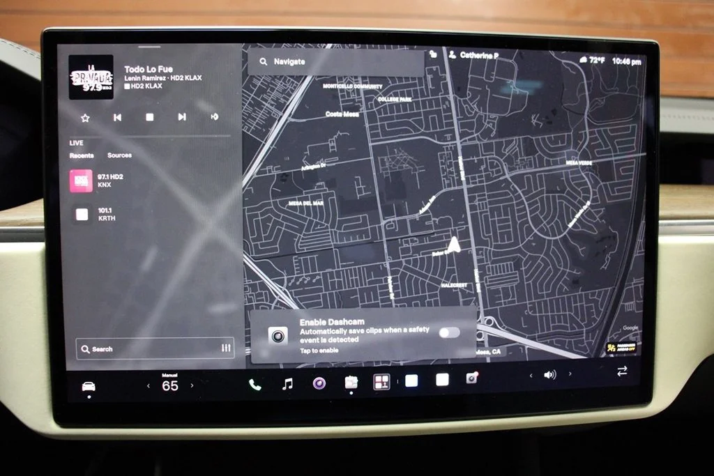 Used 2022 Solid Black Tesla Base image 19