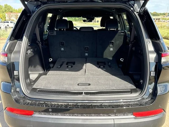 New 2027 High-Gloss Black Paint Jeep Laredo Altitude image 24