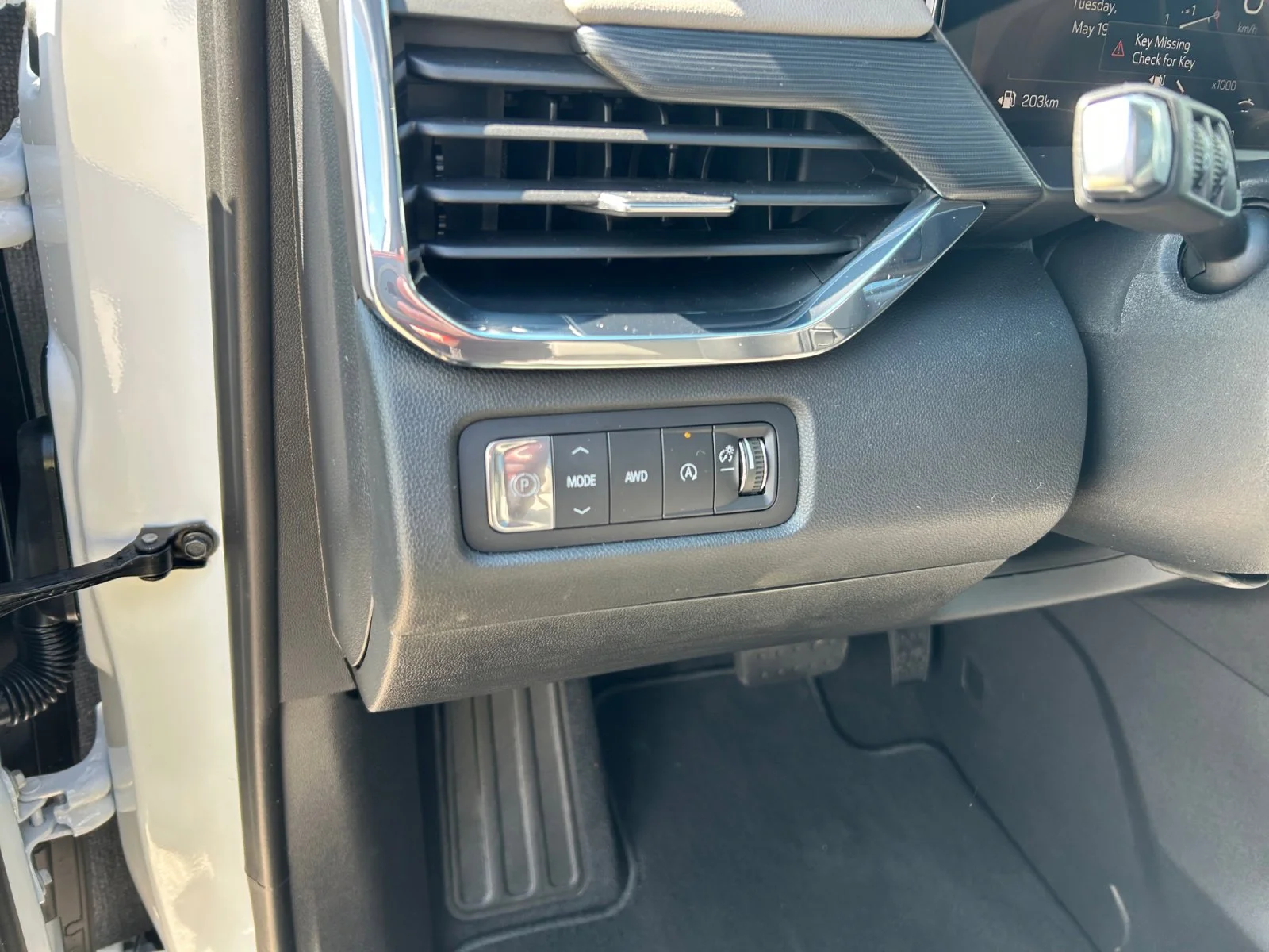 New 2026 Summit White GMC Elevation AWD image 16