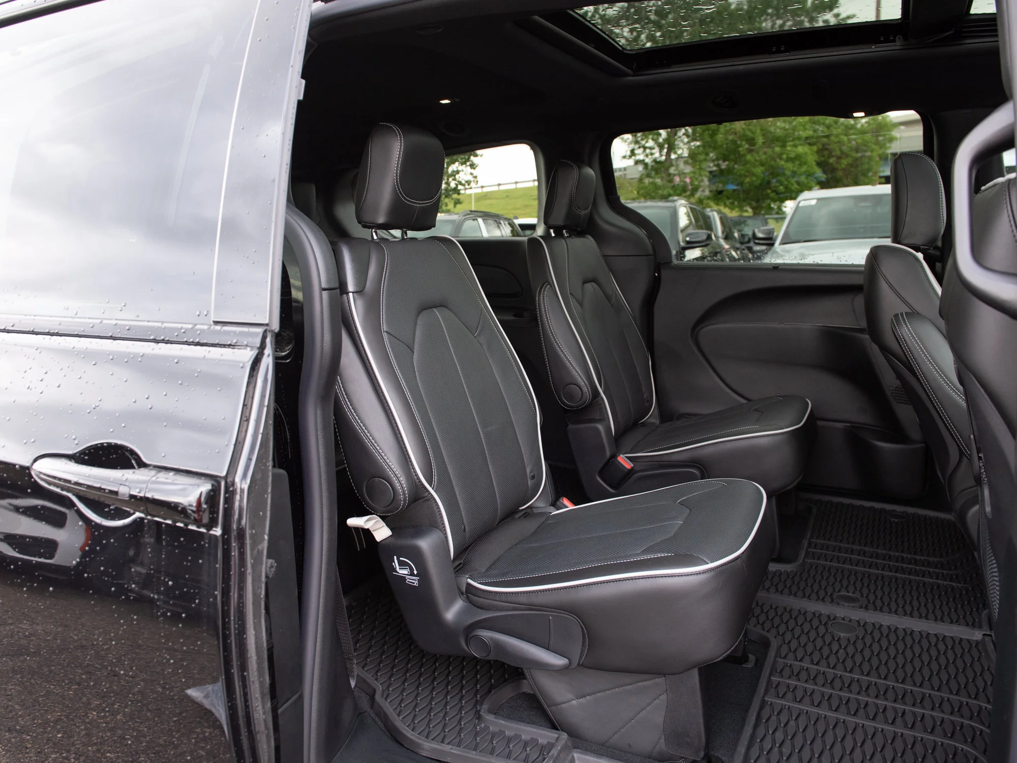New 2027 Black Chrysler Limited* AWD image 27