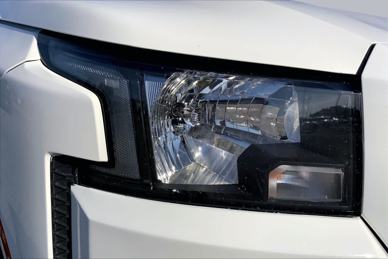 Used 2023 Glacier White Nissan SV image 27