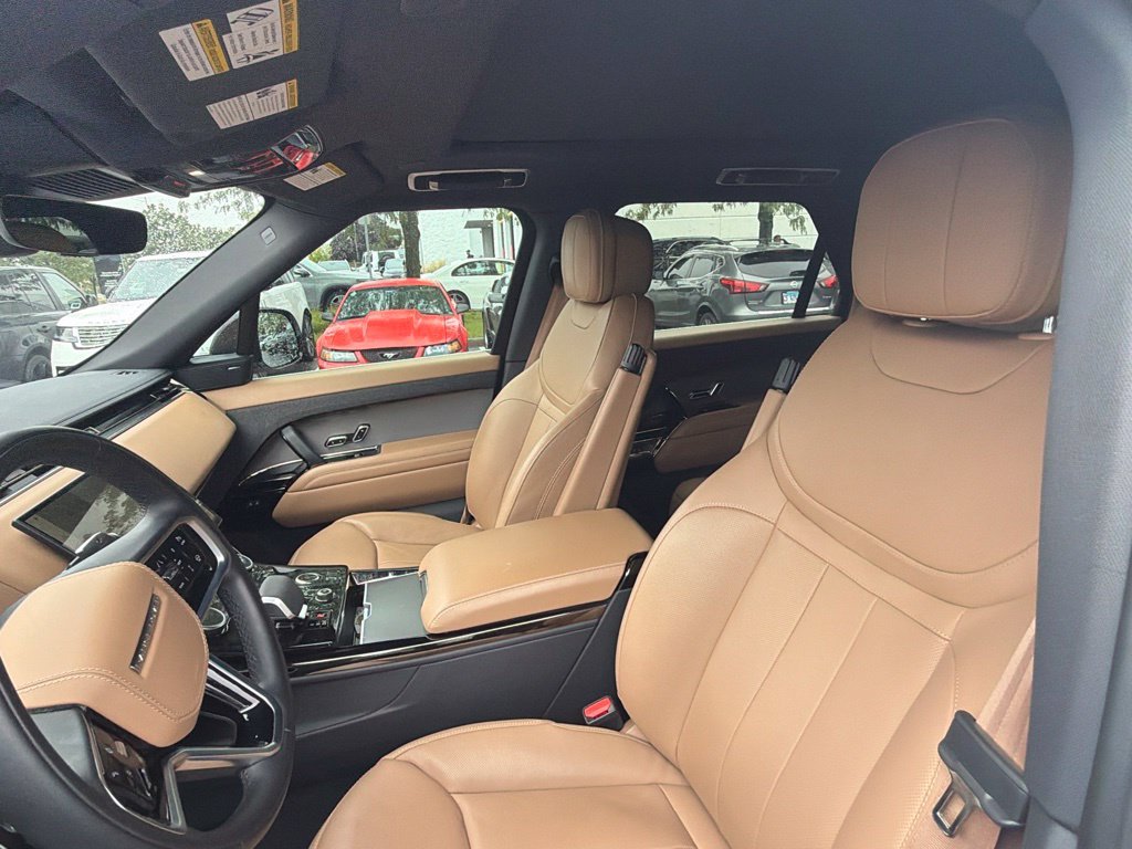 Used 2023 Fuji White Land Rover SE image 10