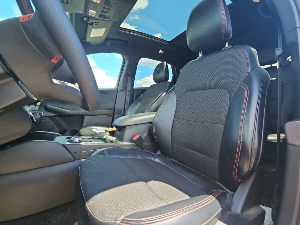 Used 2023 Rapid Red Metallic Tinted Clearcoat Ford ST-Line image 8