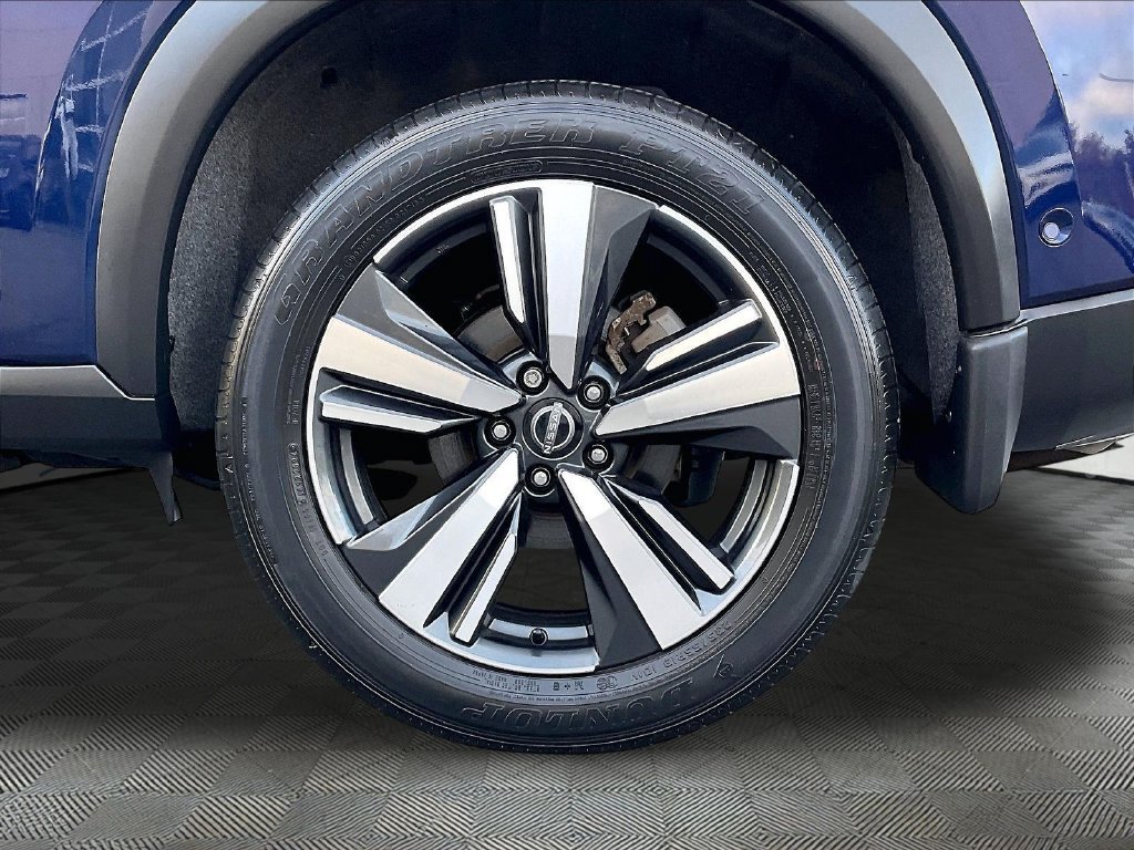 Used 2024 Deep Ocean Blue Pearl/Super Black Nissan SL image 7