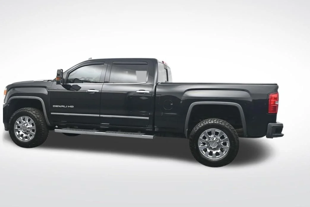 Used 2019 Black GMC Denali image 10