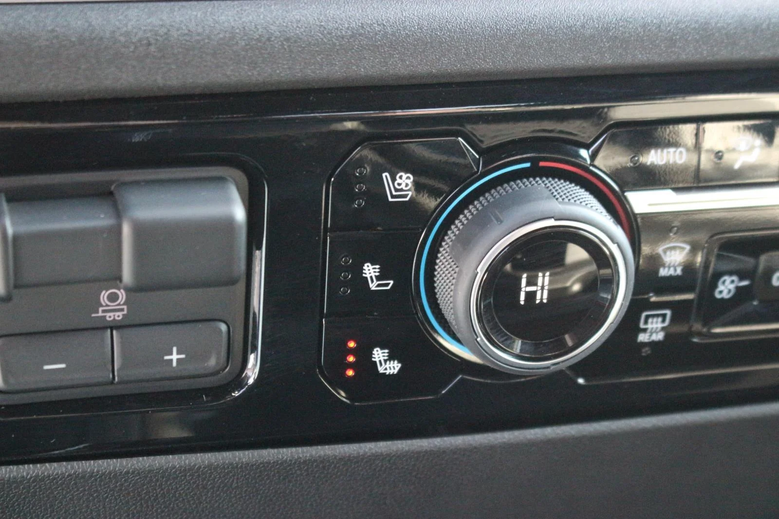 Used 2025 Black Chevrolet High Country image 28