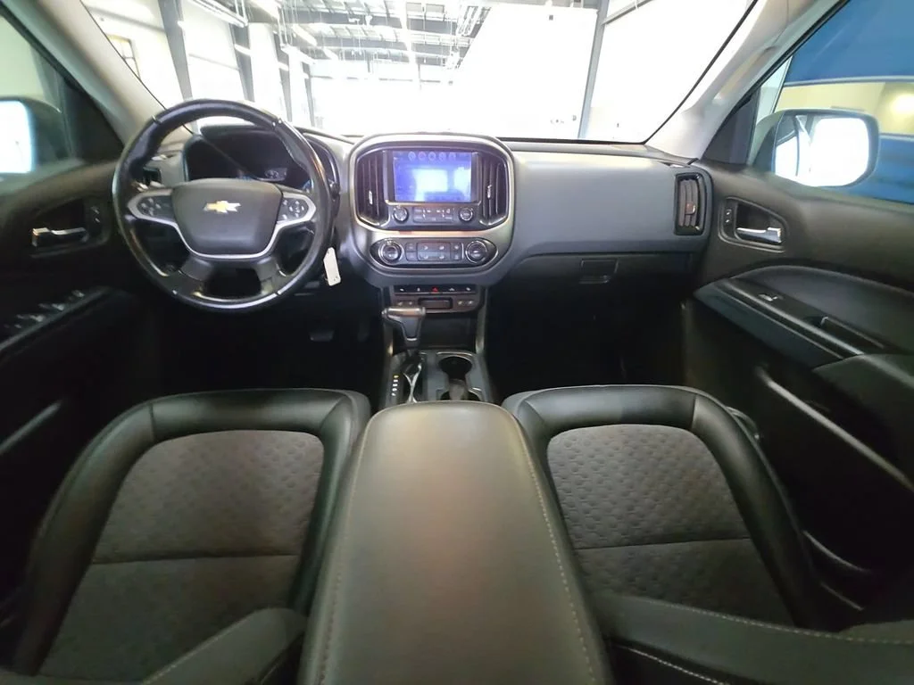Used 2018 SUMMIT WHITE Chevrolet 4WD Z71 image 27