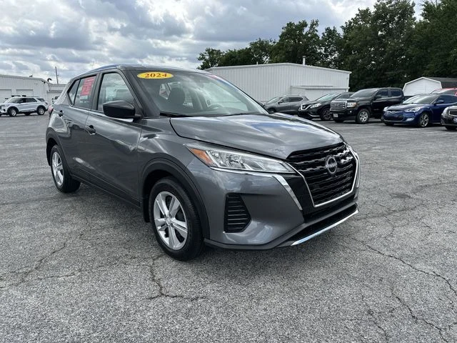 Used 2024 Gray Nissan S image 11