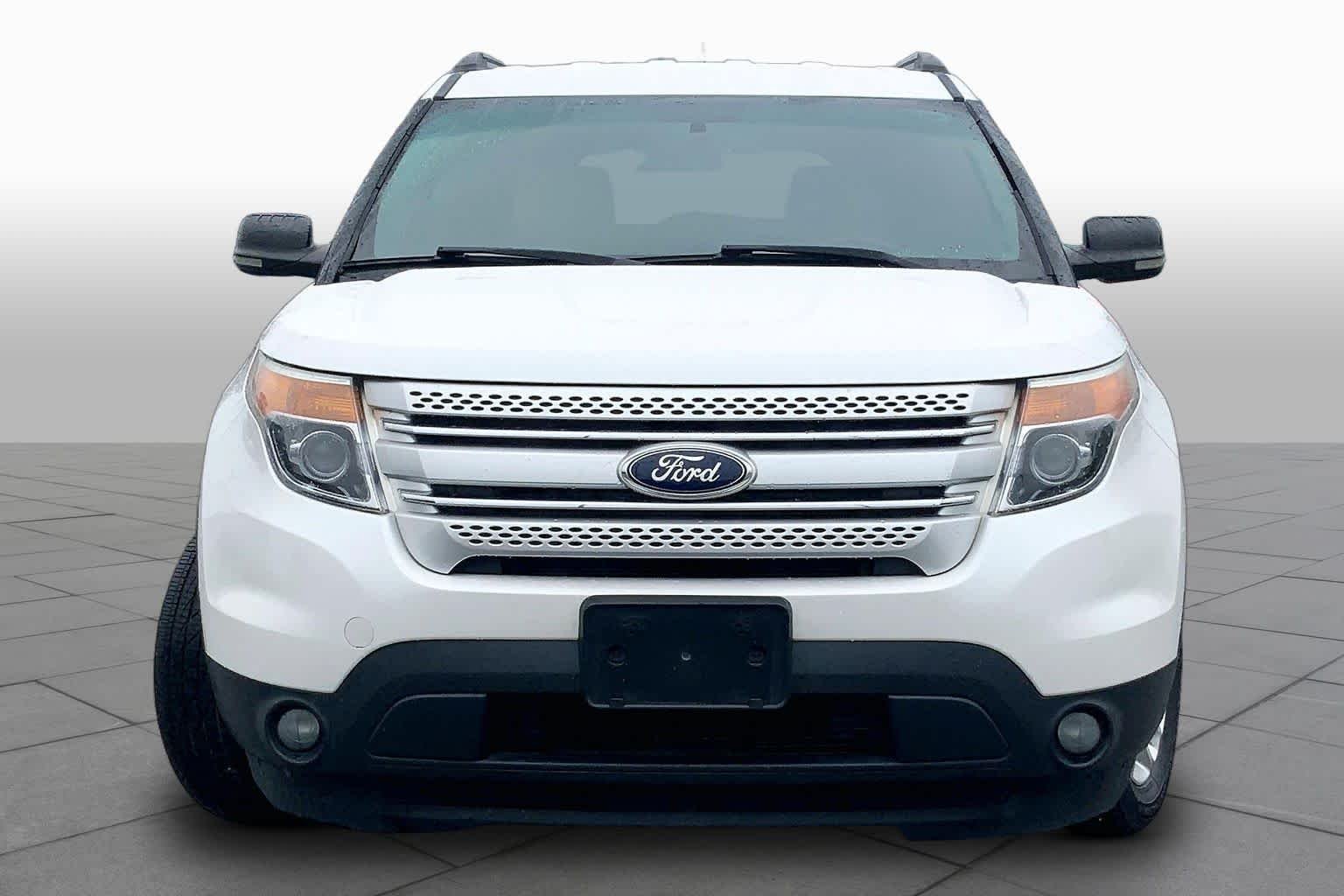 Used 2012 White Platinum Metallic Tri-coat Ford XLT image 3