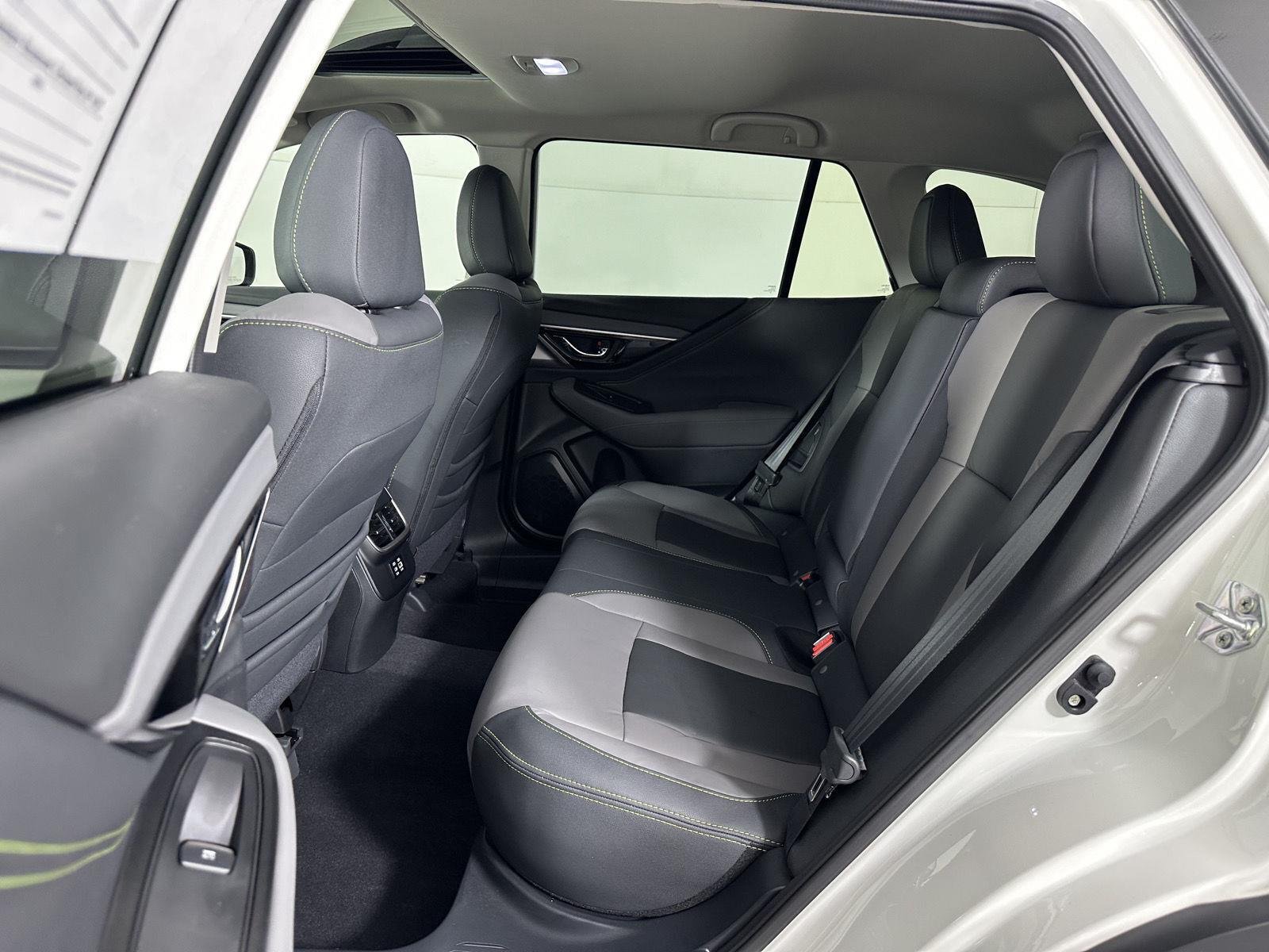 Used 2025 Crystal White Pearl Subaru Onyx Edition image 27