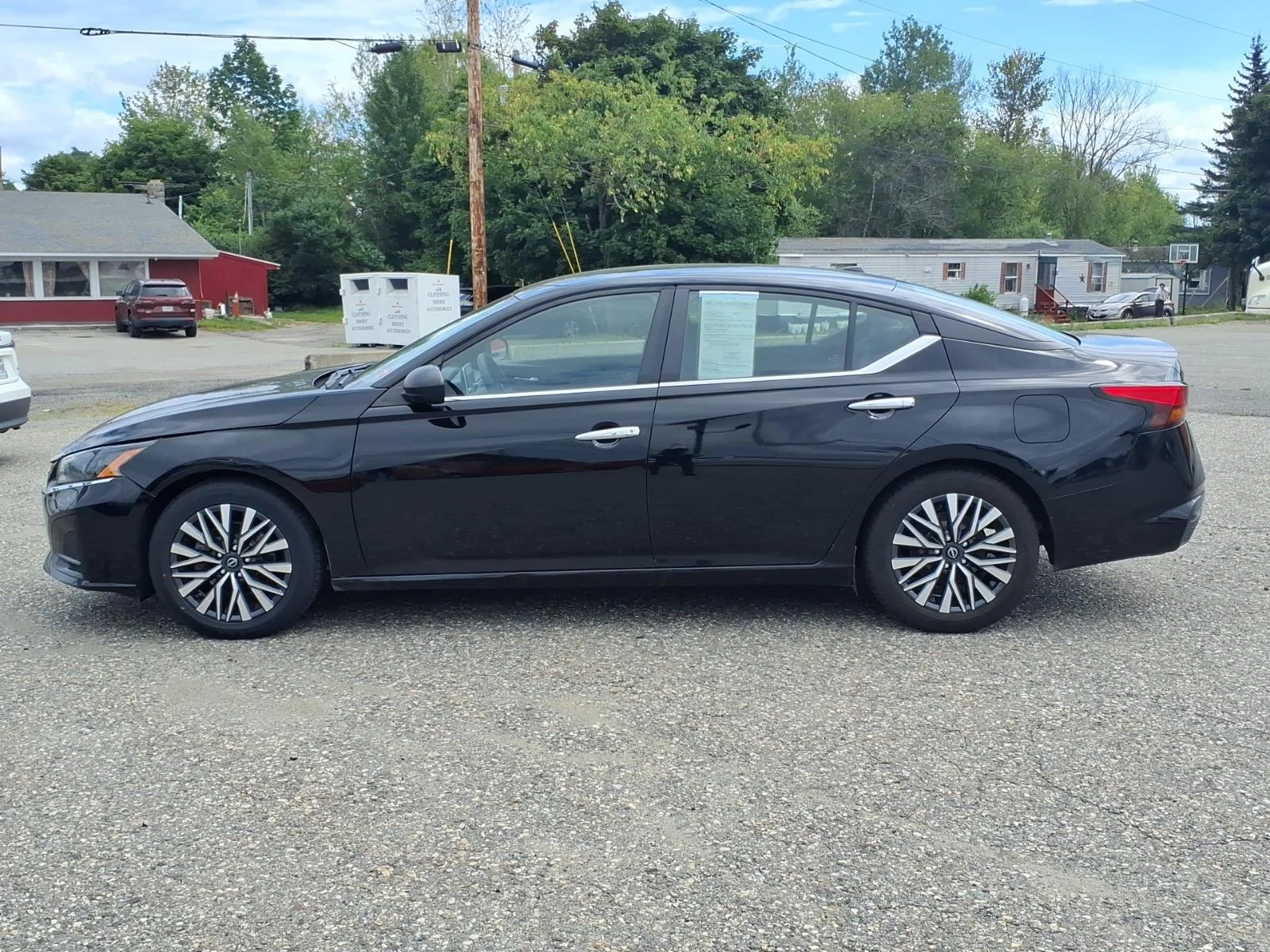 Used 2024 Super Black Nissan 2.5 SV image 7