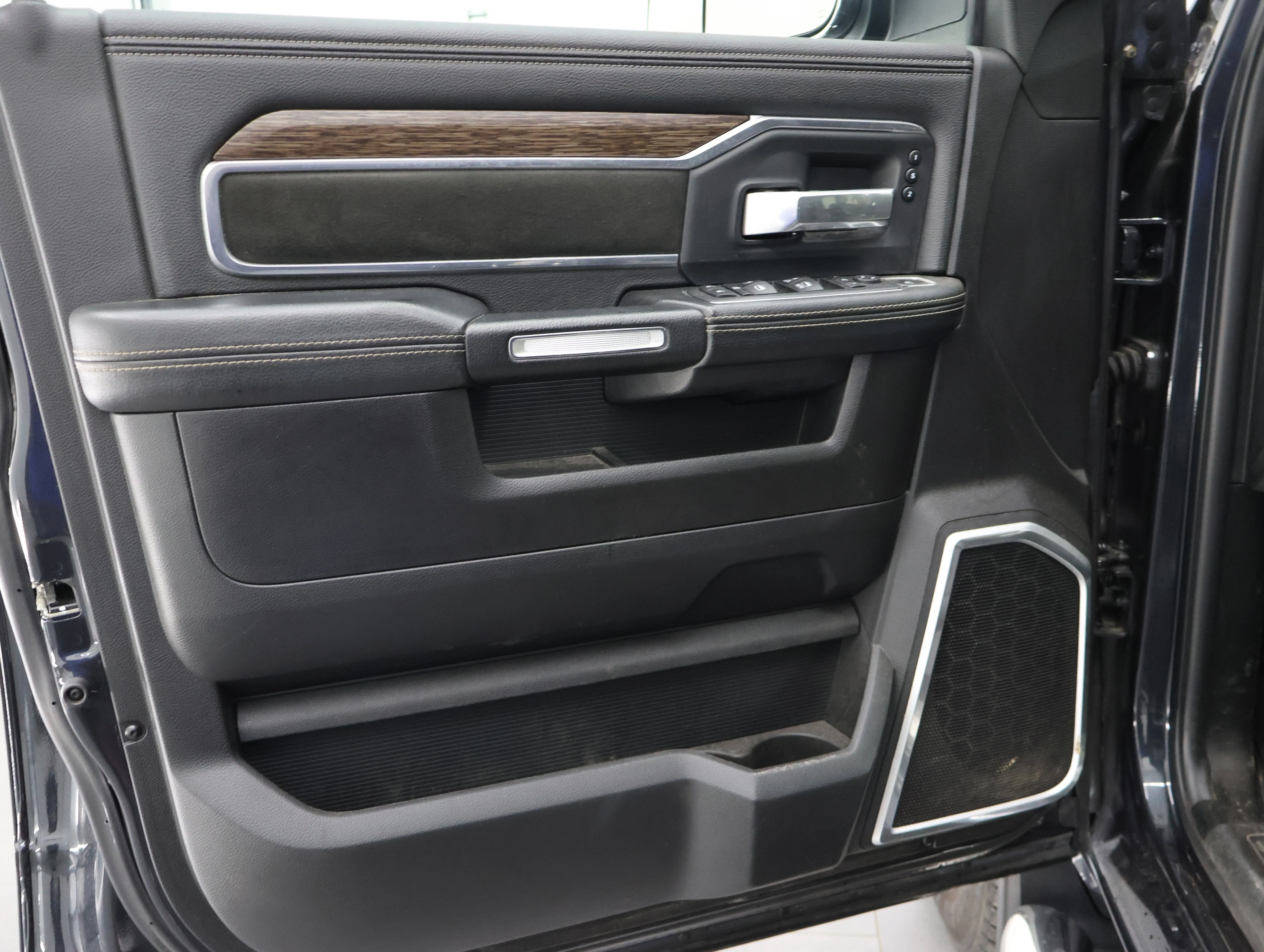 Used 2019 Maximum Steel Metallic Clearcoat Ram Laramie image 41