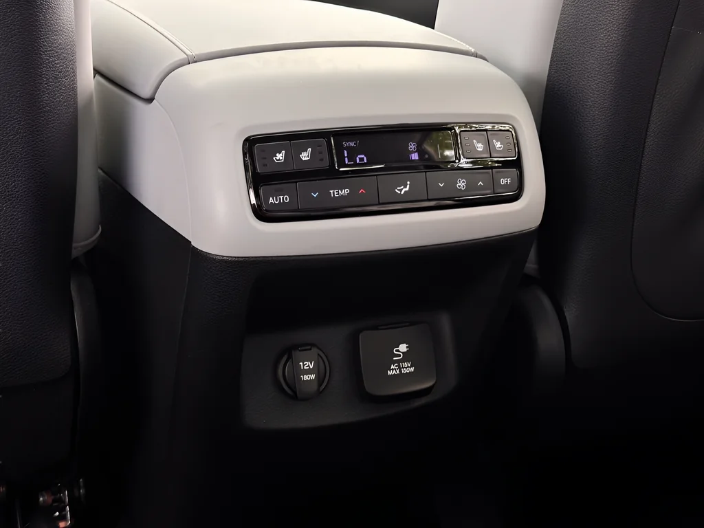 Used 2024 Black Hyundai SEL image 19