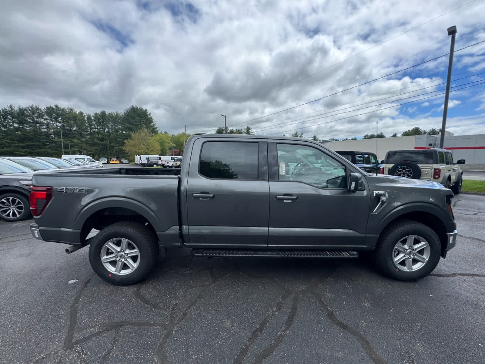 New 2026 Carbonized Gray Metallic Ford XLT image 7