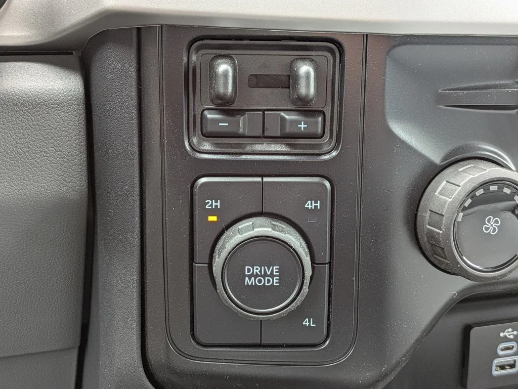 New 2026 Oxford White Ford XL image 21