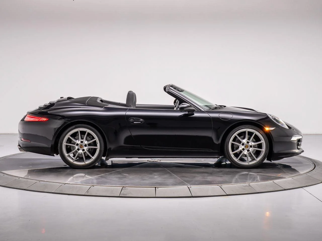 Used 2016 Black Porsche Carrera image 6
