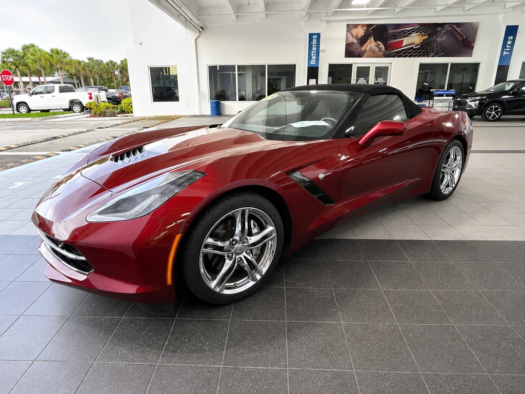 Used 2016 Red Chevrolet Stingray image 3