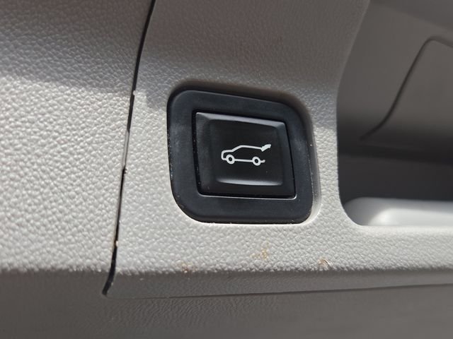 Used 2017 White Frost GMC SLT-2 image 18