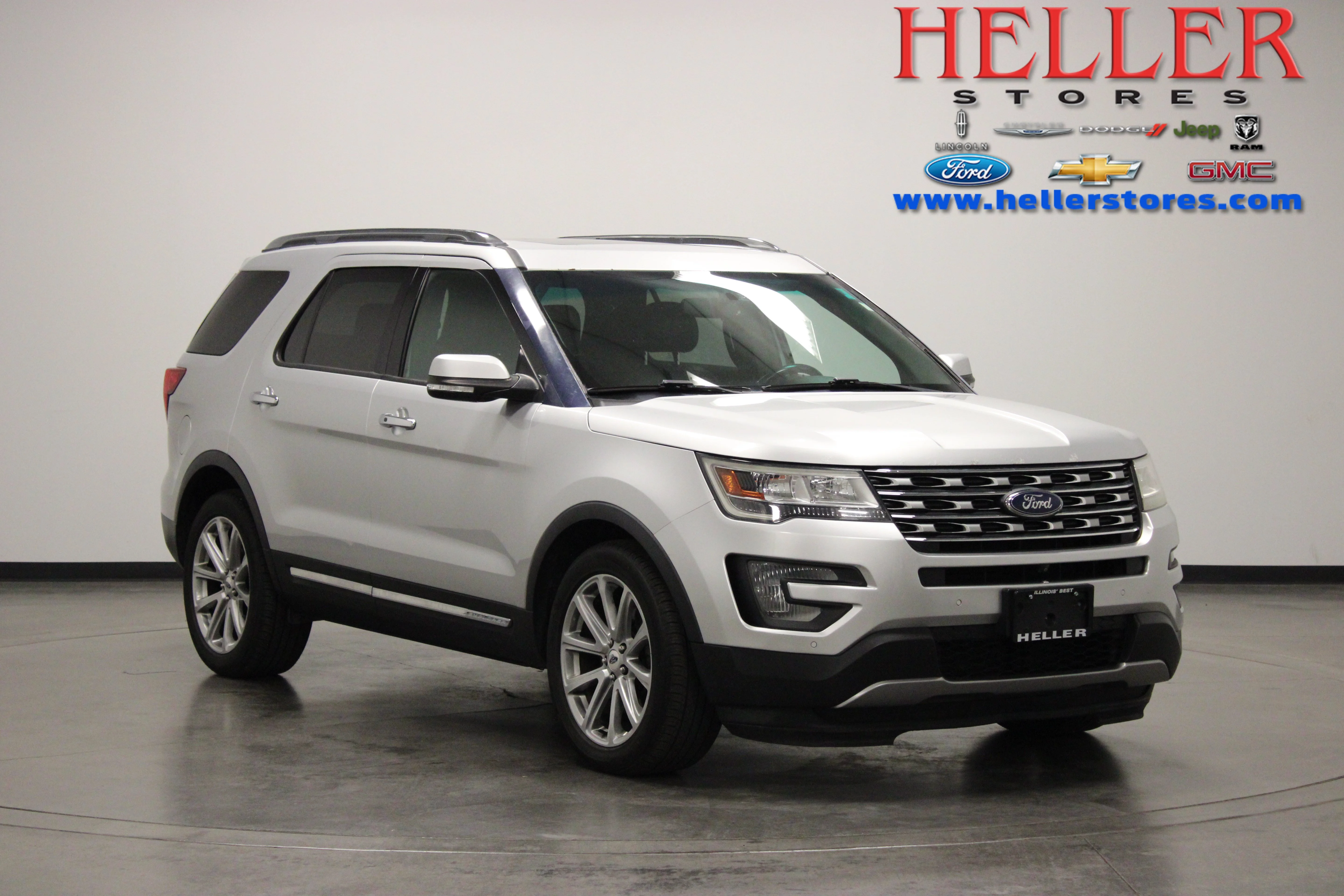 Used 2017 Ingot Silver Ford Limited image 1