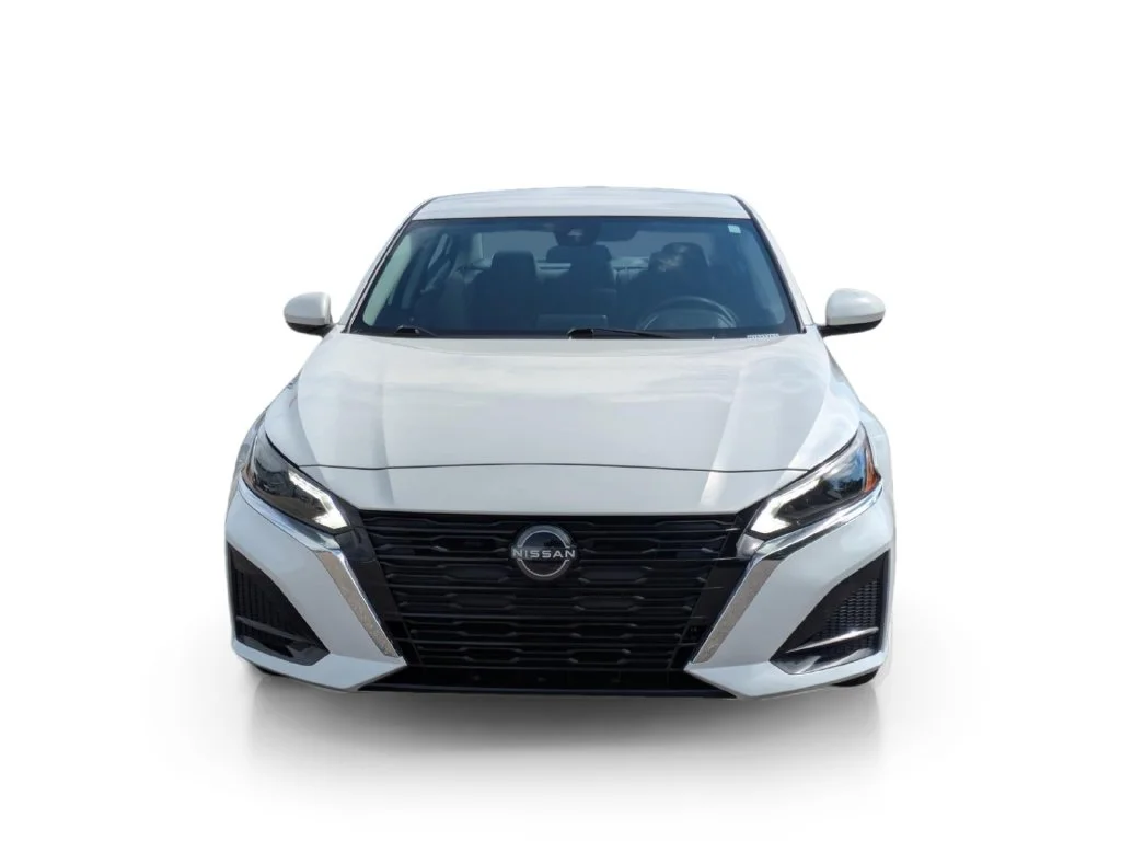Used 2023 White Nissan 2.5 SV image 2