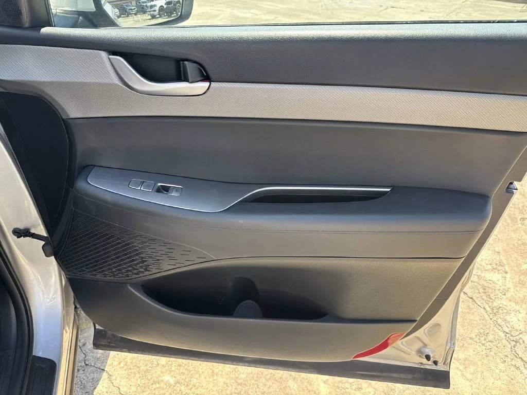Used 2025 Silver Hyundai SEL image 26