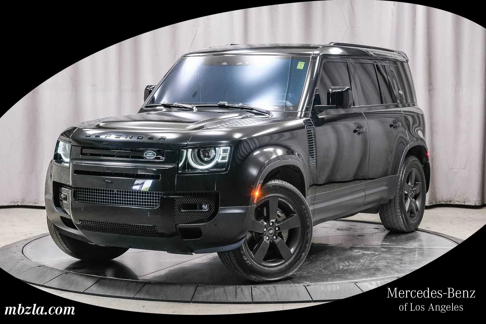 2022 Land Rover Defender SE's photo