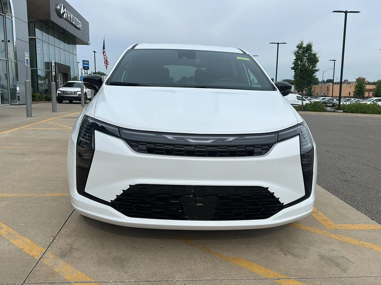 New 2027 Bright White Clearcoat Chrysler Select image 6