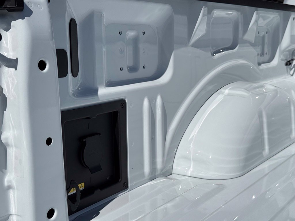 New 2026 Oxford White Ford XLT image 17