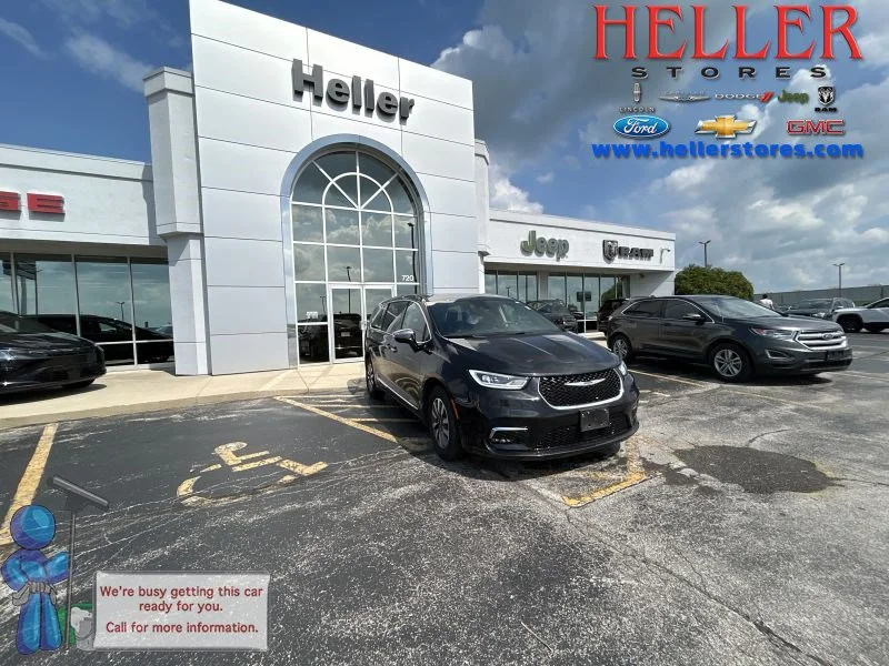 Used 2023 Brilliant Black Crystal Pearlcoat Chrysler Limited image 1